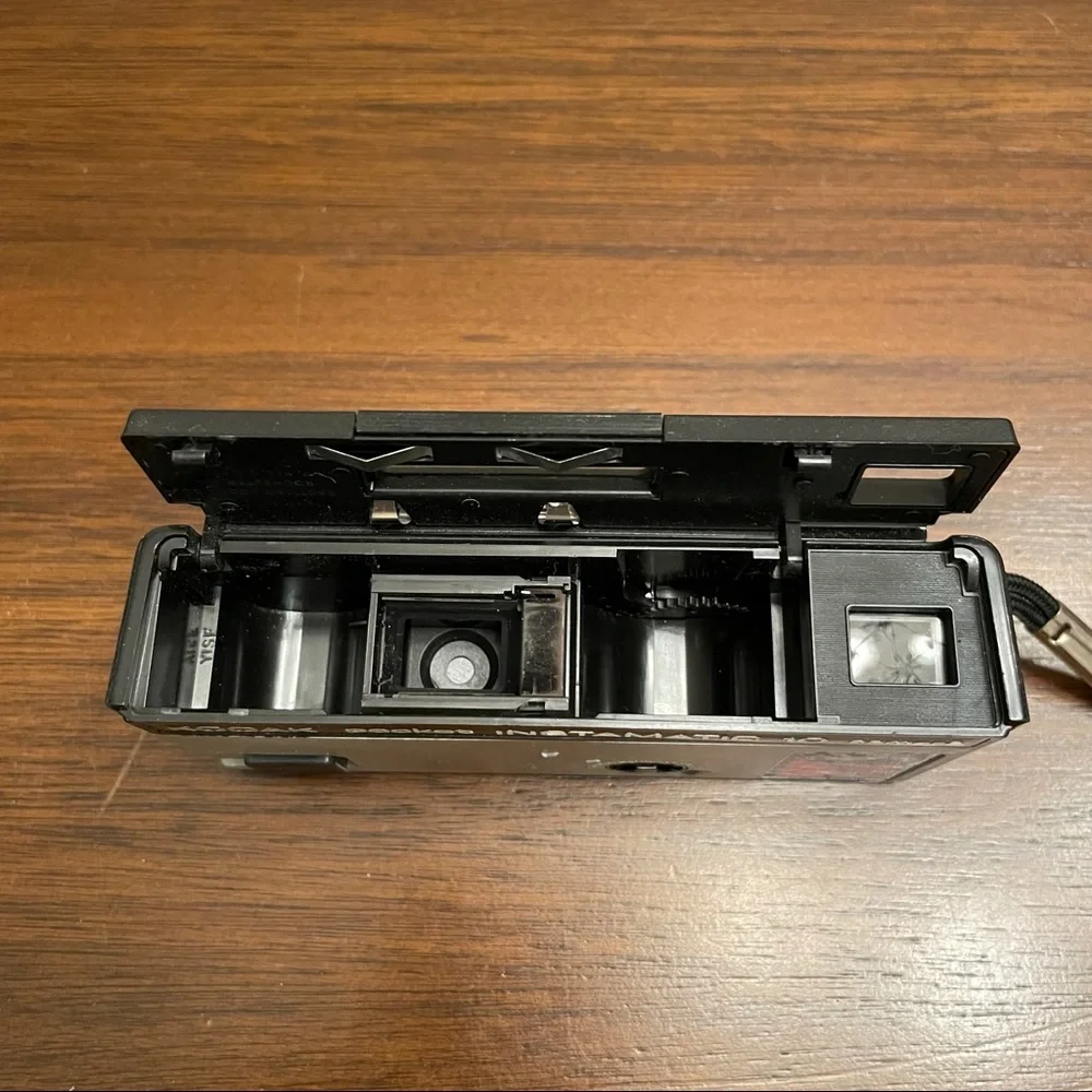 Vintage Kodak Pocket Instamatic 10 film Camera Gray Black Strap untested